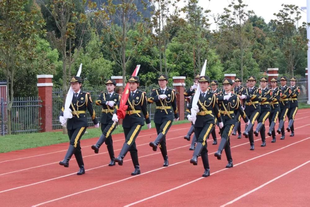 云南经贸外事学校举行“新学期新气象，安全启航”主题升旗仪式