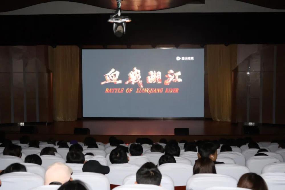 云南经贸外事学校开展“铁骨铸军魂，青春向祖国”主题观影活动