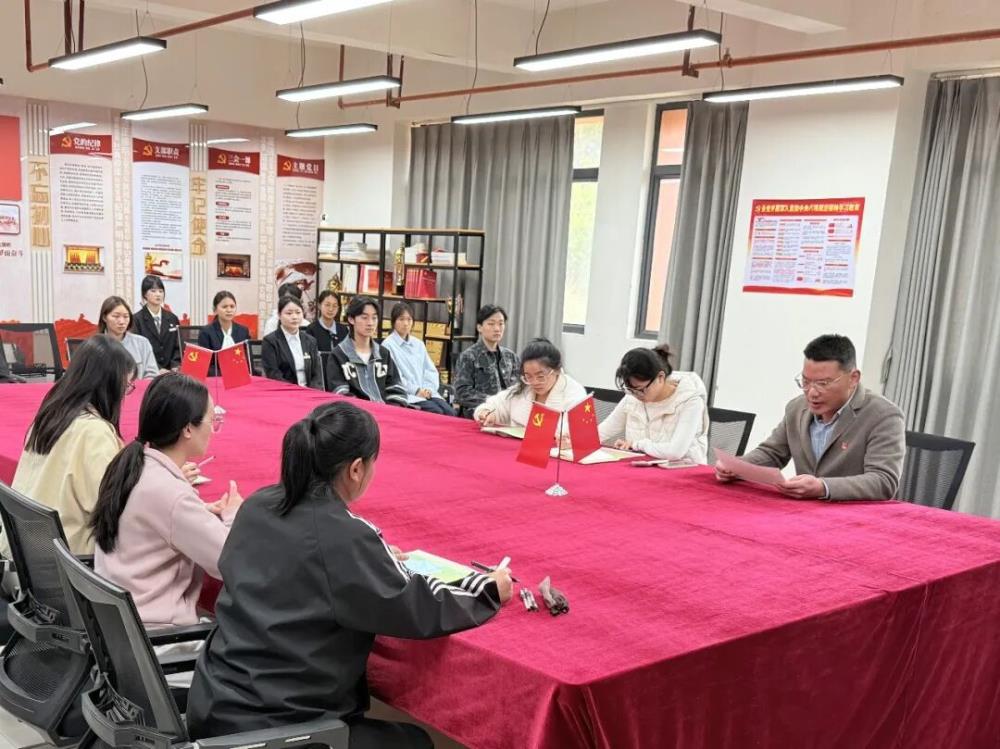 谁是身边的榜样？云南经贸外事学校举行优秀学生评选答辩会
